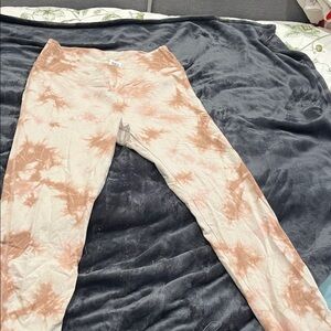 Tie-Dye Leggings in Cream and Tan